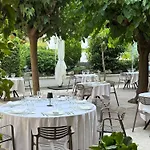 Robert Hotel