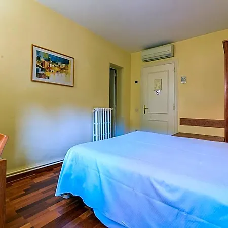 Robert Hotel 2*